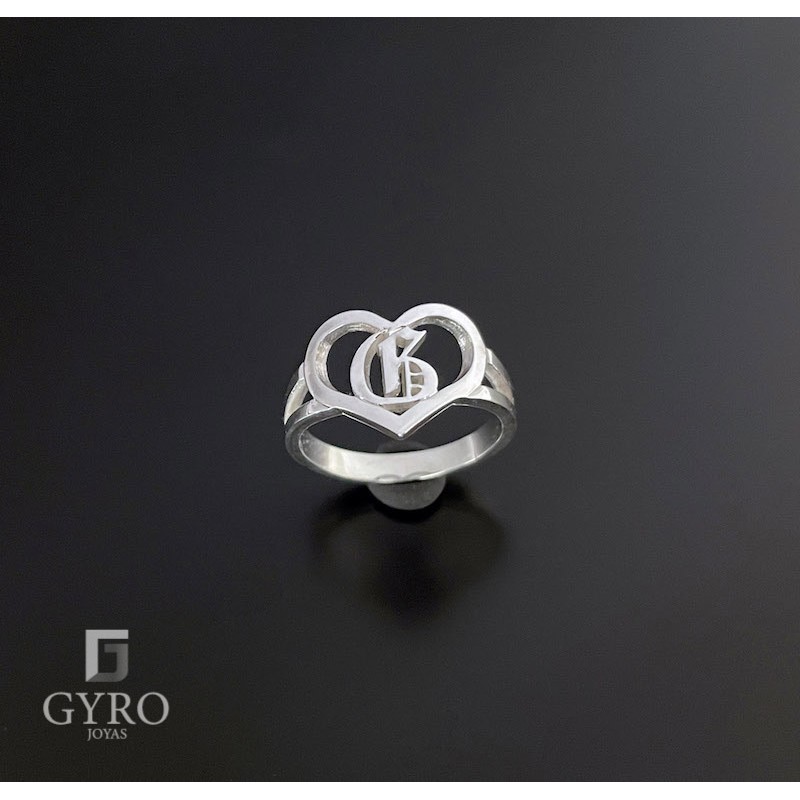 Anillo corazón inicial gótica plata de ley