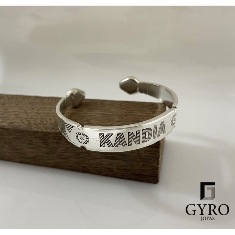 Brazalete con nombre plata de ley